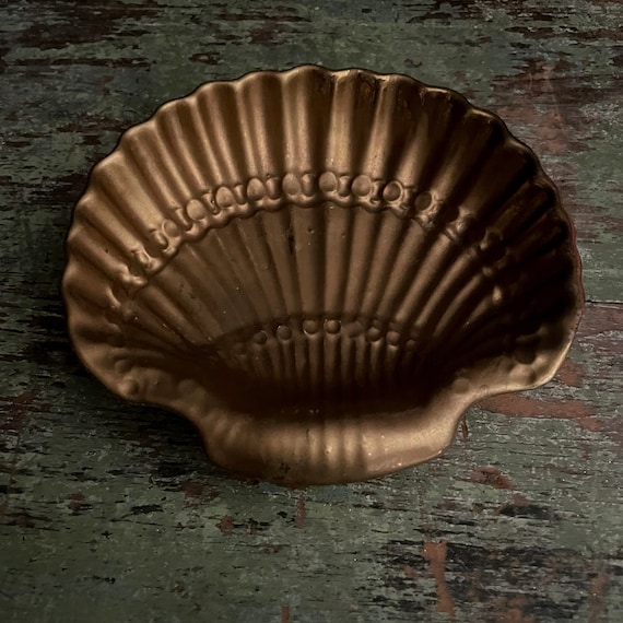 Vintage Shell Dish Gold Painted Scallop Shell Bowl Ceramic Ashtray Seaside Decor Baroque Golden Catchall Key Dish Seashell Shaped Plate