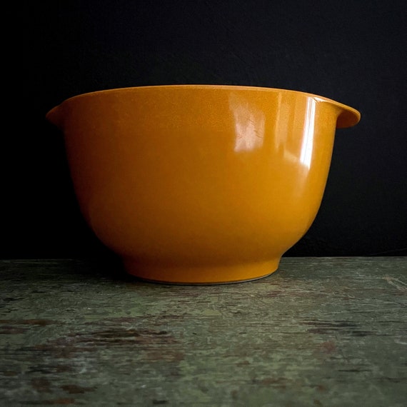 Vintage Bowl Yellow Melamine Rosti Denmark Nepal Service Plastic Mixing Bowl With Spout Sunflower Gold 70s Danish Melamine 3 Liter Capacity