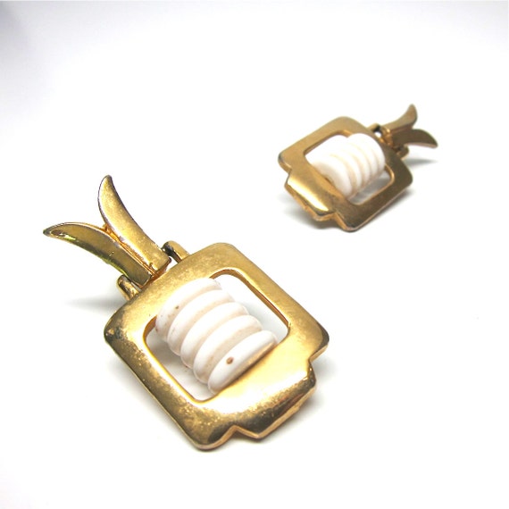 Geometric Vintage Earrings Clip On Gold Toned Off White