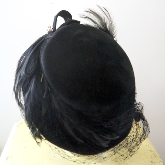 Vintage Black Velvet mesh and feather 1950s Style hat in good condition Vintage 1950s Hat / Black Velvet / 50s Feather Hat / Black  main image 3