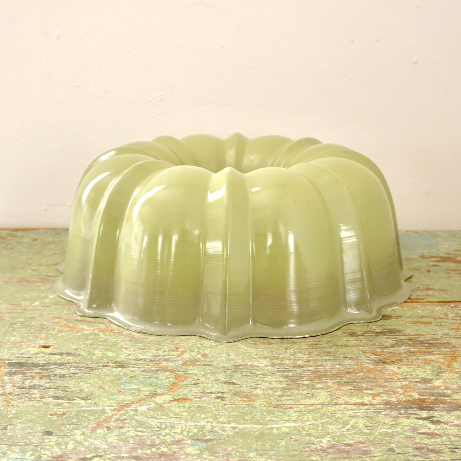 Vintage Bundt Pan Olive Green 1970s Enameled Metal Cake Pan Etsy