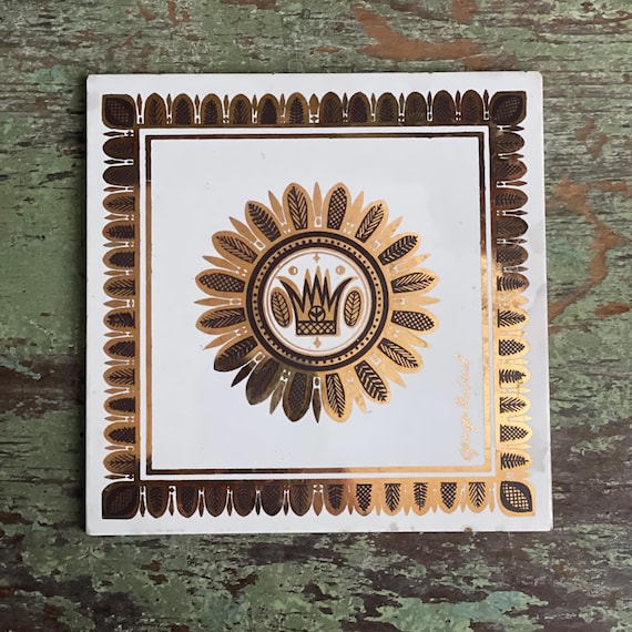 Vintage Tile Georges Briard Design Gold Crown Medallion Pattern w/ Black Leaves White Ceramic Trivet Mid Century Modern Felt Backed Coaster