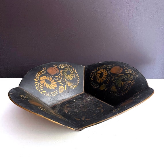 Vintage Toleware Bowl Black Floral Gold Hand Stenciled Metal Bowl Clover Shape Folk Art Design '50s Tole Ware Bread Bowl For Fruit Catchall