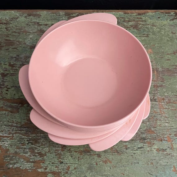 Vintage Melamine Bowls Set of 8 Pink Plastic Melmac Style 50s Kitchen Atomic Pale Bubblegum Pink Plastic Dinnerware Unbranded Picnic Serving