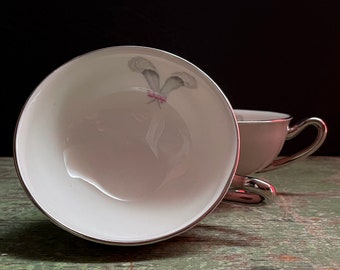 Vintage Feather Teacup Pair Grey Exterior Coronet Syracuse China Gray Feather Pink Bow Design Tea Cup Footed Coffee Cup Platinum Rim Handle