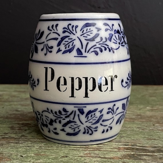 Antique Spice Jar Pepper German Blue Onion White Porcelain Jar Without Lid Crazed 1920s Vintage Barrel Shaped Jar for Spices Made in Germany