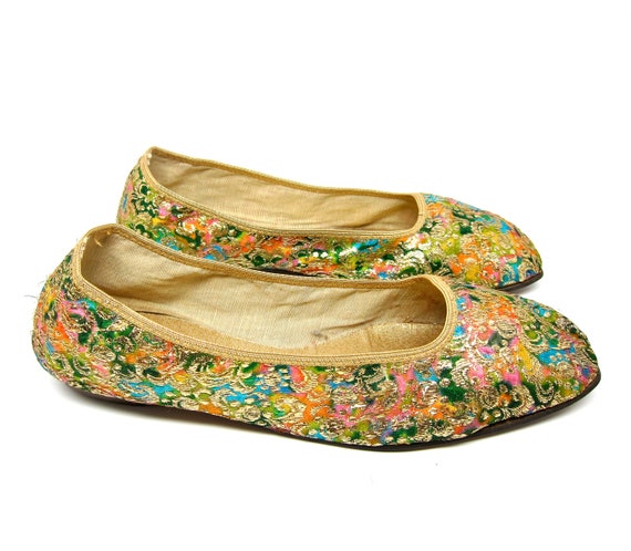 Vintage Gold Shoes 1950s Flats Colorful Brocade S… - image 2