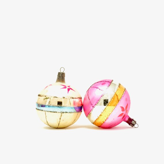Vintage Christmas Ornaments Polish Balls Off White Magenta Hand Painted Flowers 40s Foiled Glass Balls Gold Silver Blue Mica Glitter Poland.