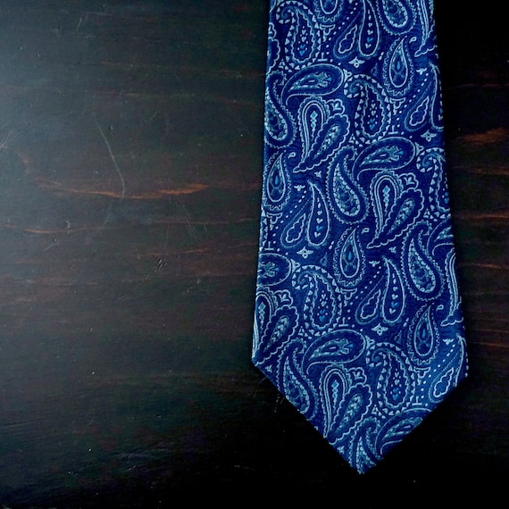 Vintage Paisley Tie Blue Brocade Necktie Polyester Wide Neck Tie Textured Mid Century Menswear