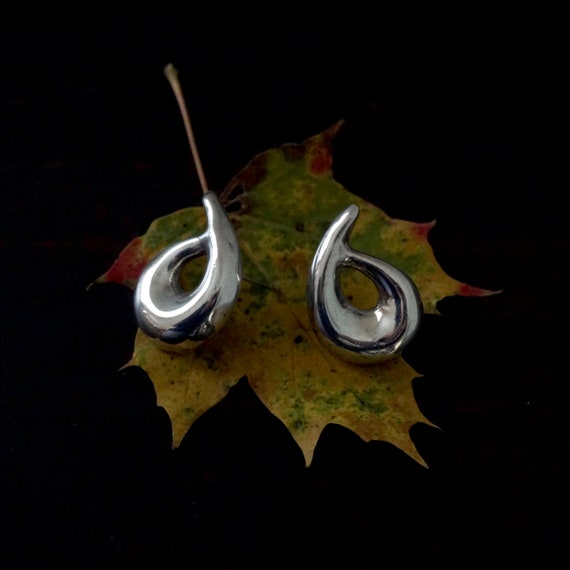 Vintage 925 Silver Earrings Puffy Comma Shape 1980s Post Back Earrings Abstract Shape Polished Sterling Jewelry Taxco Mexico