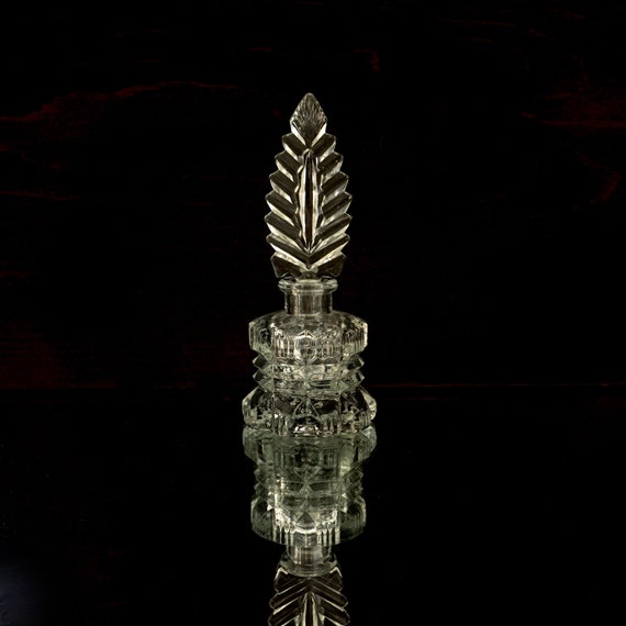 Vintage Perfume Bottle Crystal Cut Glass Heavy Jar with Art Deco Feather Shaped Stopper Ground Glass 1950s Perfume Decanter For Your Vanity