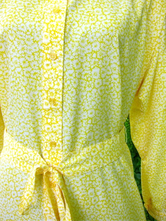 Vintage Shirt Dress Belt Yellow Tiny Floral Dress 1970s Silk Feel Polyester Button Front Dress Long Sleeved Below Knee Dress Modern Size 14
