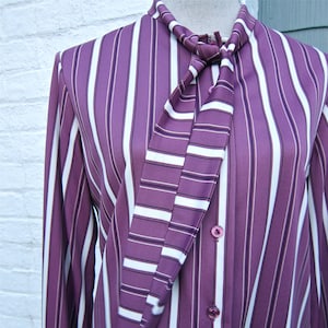 Vintage Bluse Krawatte Hals lila Streifen Sekretär Bluse