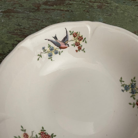 Vintage Bird Bowl Transferware White China Soup Bowl Individual Scalloped Rim Sparrows Tiny Florals Dinnerware 7" Bowl Starling Birds