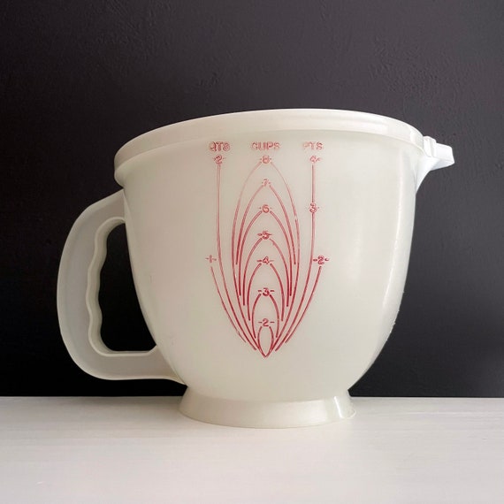 Vintage Tupperware Mix-N–Stor Measuring Pitcher with Lid White Plastic 8 Cups Container w/ Handle & Pouring Spout Red Numbers 2 Quart 4 Pint
