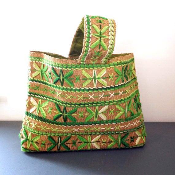 Vintage Handbag Woven Green Purse Crewelwork Design Ombre Green Yarn Burlap Rectangle Satchel Wide Handle Zip Closure Avocado Green Interior