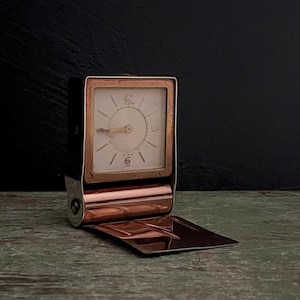 Horloge de voyage LeCoultre vintage des années 1920, horloge Jaeger pliante en métal, 8 jours, fabrication suisse, alarme et mécanisme de remontage, boîtier en laiton doré
