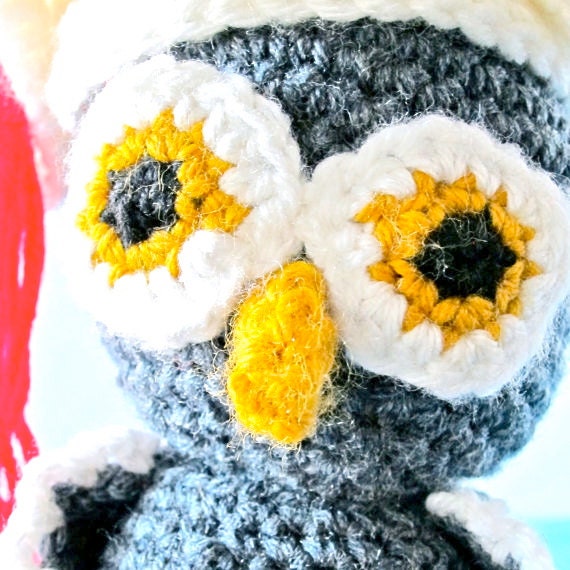 Vintage Owl Amigurumi Handmade Graduation Owl Gray Yellow Stuffed Hoot Owl Cap & Gown Crocheted Stuffed Animal 70s Graduate Gift Mortarboard