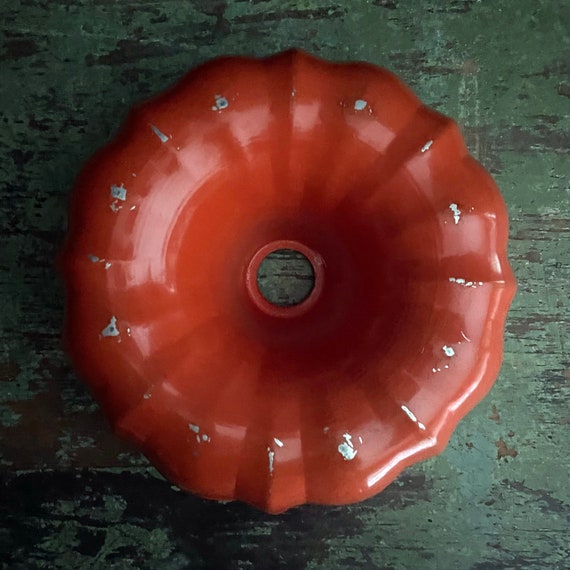 Vintage Bundt Pan Orange Fluted Enamel Jello Mold Metal Red Orange Cake Pan Baking Tin For Use or for Kitchen Decor 10" Diameter Pan