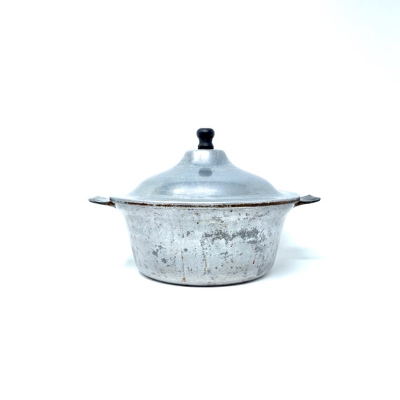 Vintage Aluminum Pot with Lid 20s Cookware Club Aluminum Ware With Personal Service Domed Lid Black Wood Knob Small Stock Pot Flared Handles