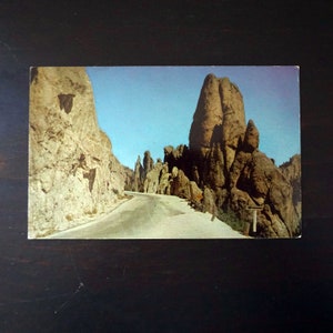 Vintage Postcard South Dakota Rock Gateway Needles Highway Photograph Black Hills SD 50s Curteichcolor Kodachrome Original Unused Post Card image 2