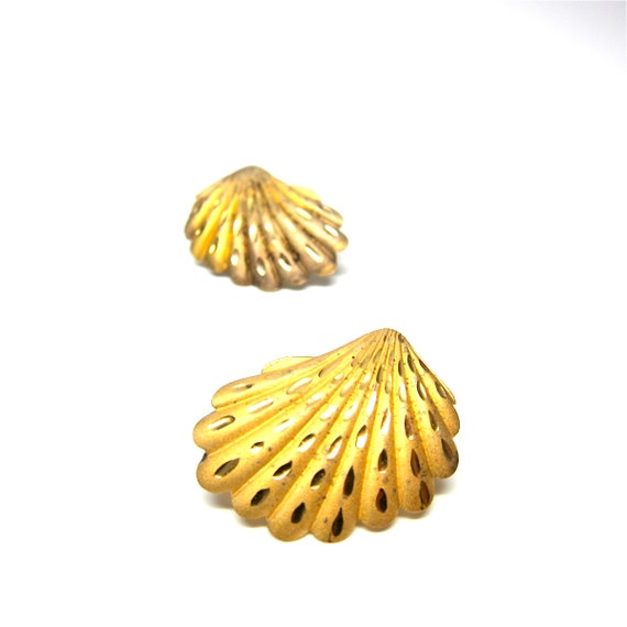 Vintage Seashell Earrings Gold Toned Post Back Earrings