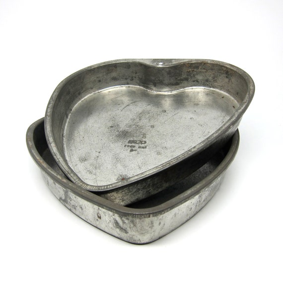 Vintage Heart Cake Pans Valentine 9 Inch Metal Ekco Pans