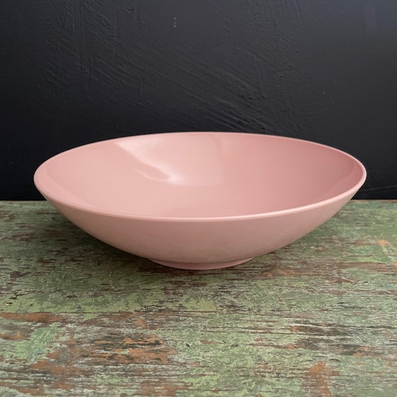 Vintage Melamine Serving Bowl Pink Plastic Melmac Style 50s Kitchen Pale Atomic Bubblegum Pink Plastic Picnic Outdoor Retro Dinnerware