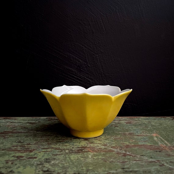 Vintage Lotus Bowl Yellow Exterior White Interior Porcelain Lotus Flower Rice Bowl 4" Diameter Dessert Bowl Sauce Dish Made In Japan 1960s
