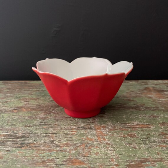 Vintage Lotus Bowl Ribbed White Porcelain Flower Bowl 6"