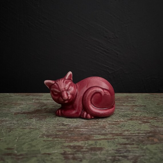 Vintage Cat Figurine Homer Laughlin Fiesta Harlequin Maroon Ceramic Kitty For Woolworth 1939 Original