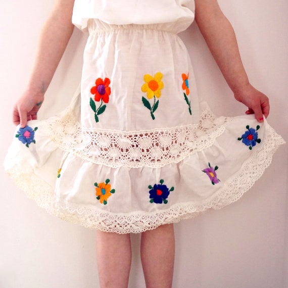 Vintage Girls Dress Daisy Embroidered 1970s Peasant Style Bold Flowers Off The Shoulder Elastic Waist Lace Tiered Skirt Mid Length Handmade