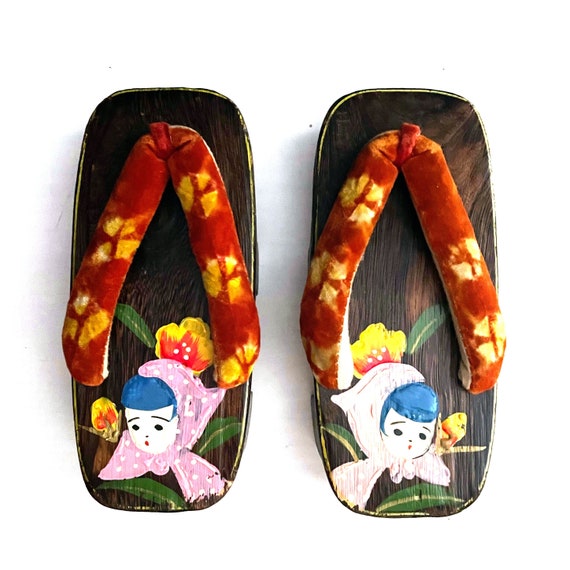 Vintage Japanese Shoes Wooden Geta Hand Painted Decorative Velvet Straps Girls Head Painted Blue Pink Child Size Geta Kimono Souvenir Japan