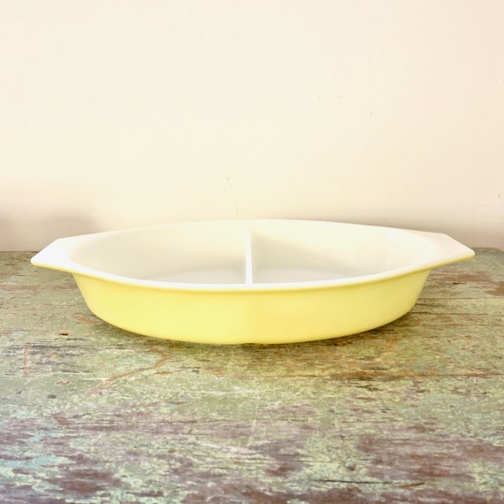Vintage Pyrex Yellow Divided Casserole Verde Collection Pyrex Ovenware Dish Marked 18 1.5 Quart Capacity No Lid 60s Server Light Sun Yellow