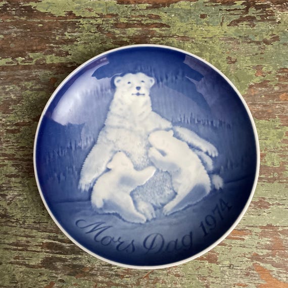 Vintage Mother’s Day Plate Mother Polar Bear and Cubs Mors Dag 1974 Bing and Grondahl Copenhagen Denmark