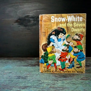 Książka dla dzieci Królewna Śnieżka i siedmiu krasnoludków 1959 Rand McNally Junior Elf Book Klasyczna baśń 2 Kolorowe ilustracje Irmy Wilde