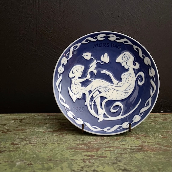 Vintage Mors Dag Wall Plate 1973 Royal Copenhagen Mother's Day Decorative Plate Third in Series Commemorative Plate 6" Collectible Denmark