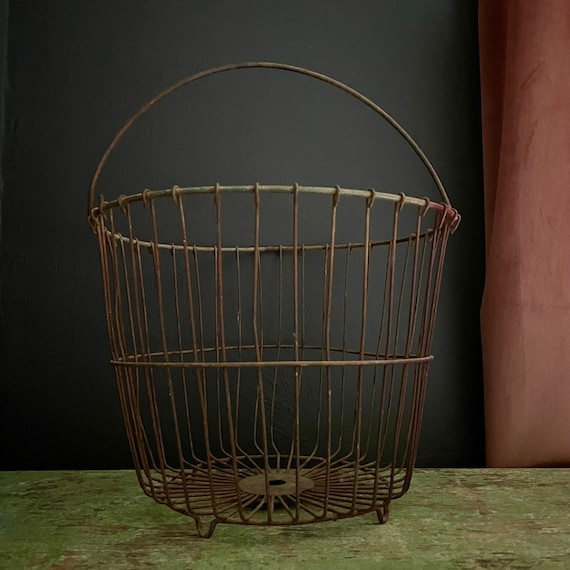 Vintage Egg Basket Primitive Wire Farm Tote Rusty Distressed Clam Digging Basket Oysters Nautical Find Farmhouse Storage Piece Apple Picking