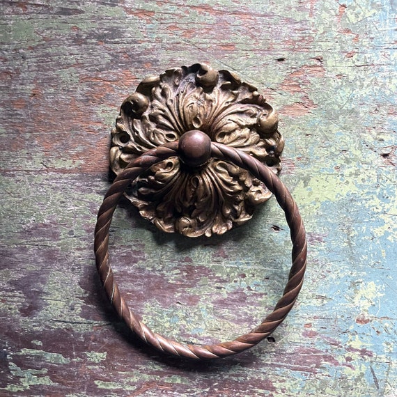 Vintage Door Knocker Floral Medallion Mid Century Knocker Gold Toned Front Door Ornament Hollywood Regency Towel Ring Hand Towels Rope Look