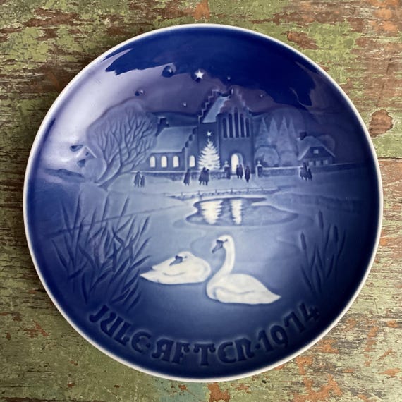 Vtg Swan Plate Christmas in the Village Jule After 1974 Bing and Grondahl Copenhagen Denmark Commemorative Decorative Dish Danish Porcelain