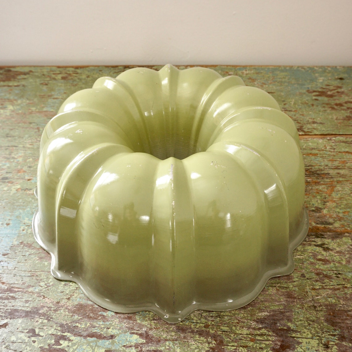 Vintage Bundt Pan Olive Green 1970s Enameled Metal Cake Pan Etsy