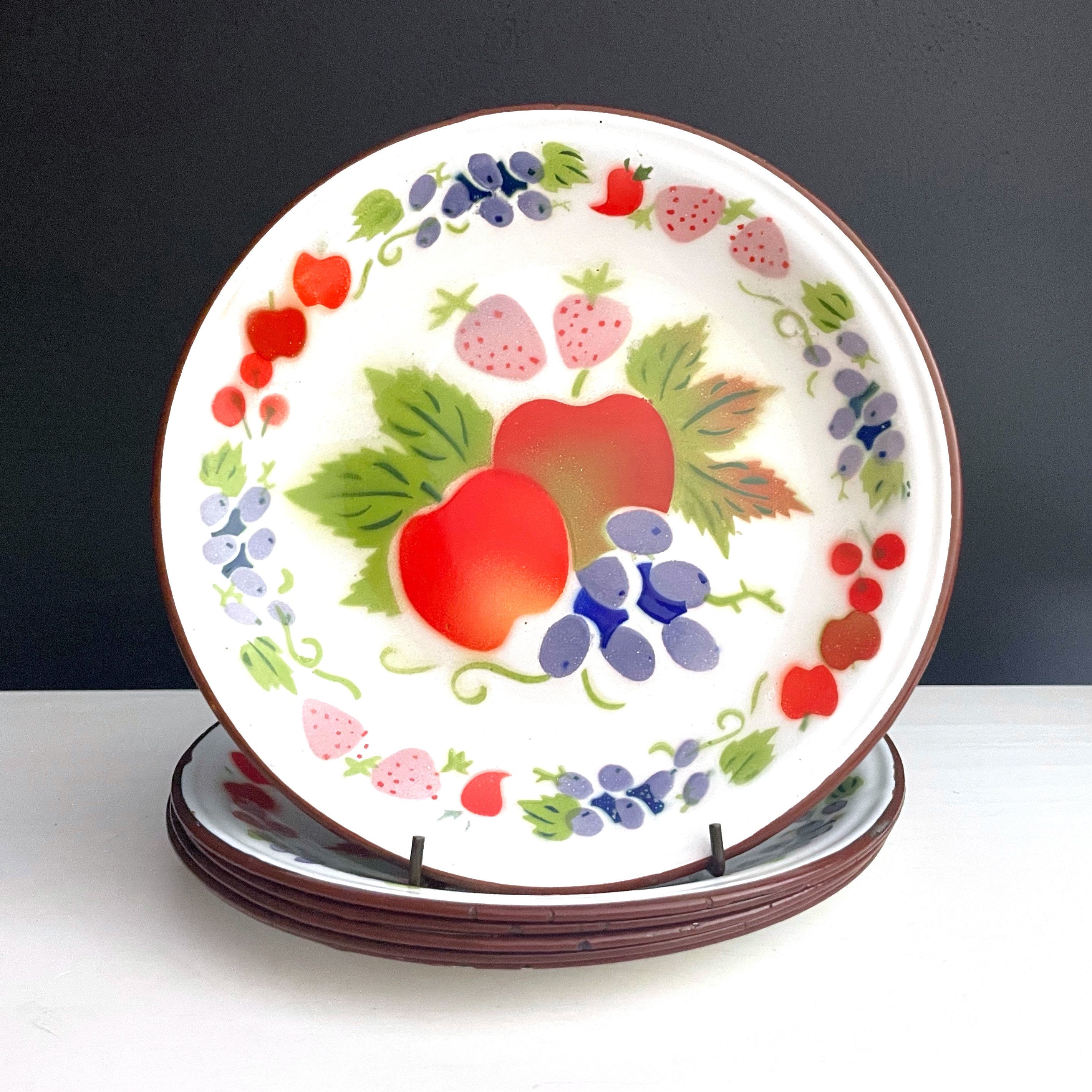 multicolored enamel plates