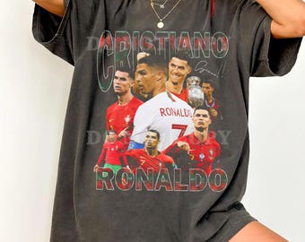 Camiseta Comfort Colors Cristiano Ronaldo Collage: Vestuário da Lenda do Futebol Português