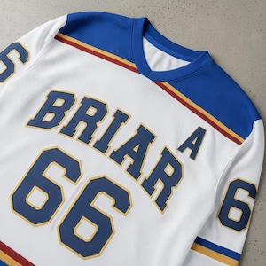maillot briar u
off campus merch
merch booktok
di laurentis 66
garrett graham 44
cadeau lectrice
romance sportive
maillot de hockey
vetement bookish
sweat briar u
book boyfriend
john logan 22
hockey romance