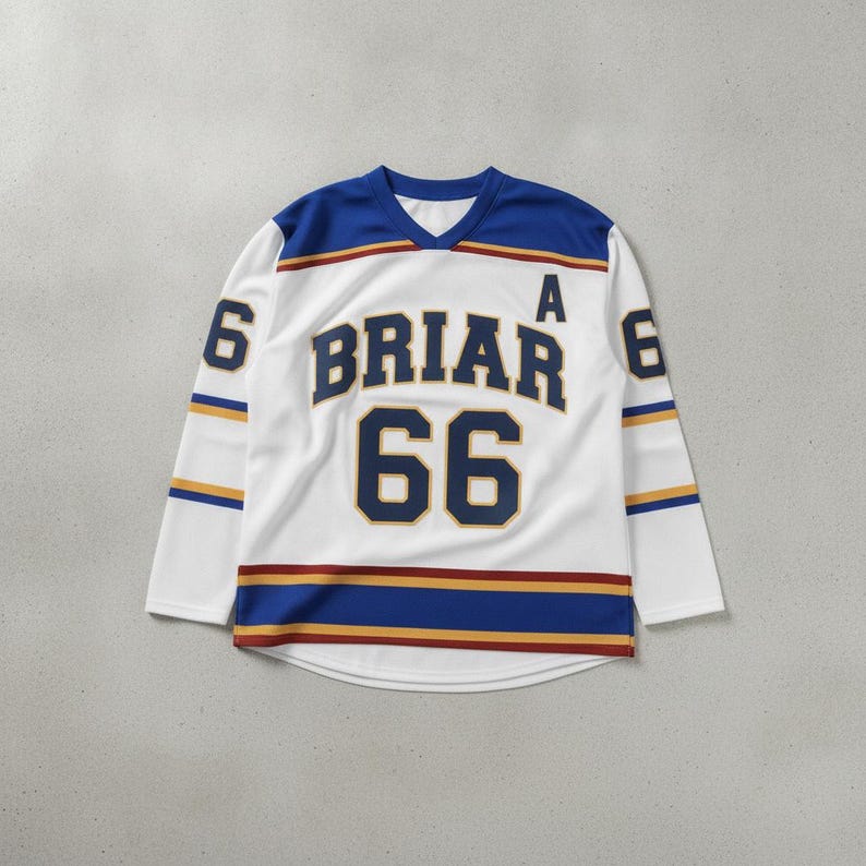 maillot briar u
off campus merch
merch booktok
di laurentis 66
garrett graham 44
cadeau lectrice
romance sportive
maillot de hockey
vetement bookish
sweat briar u
book boyfriend
john logan 22
hockey romance