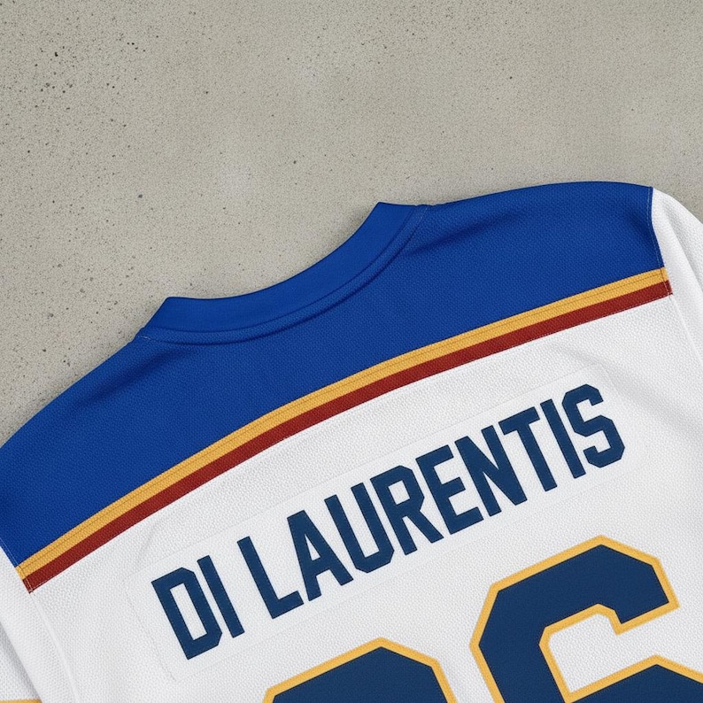 maillot briar u
off campus merch
merch booktok
di laurentis 66
garrett graham 44
cadeau lectrice
romance sportive
maillot de hockey
vetement bookish
sweat briar u
book boyfriend
john logan 22
hockey romance