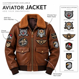 Puede incluir: Una chaqueta de aviador de cuero marrón con acabado texturizado, cuello de sherpa marrón, cremallera frontal y dos bolsillos con solapa. La chaqueta está decorada con varios parches bordados, incluyendo un oso, una calavera y un águila.