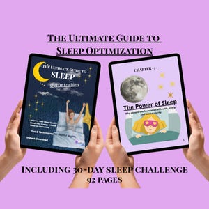 Könnte beinhalten: Zwei Tablets mit einem Leitfaden zur Schlafoptimierung. Das linke Tablet zeigt eine Frau im Bett unter einem Sternenhimmel. Das rechte Tablet zeigt einen Mond und eine schlafende Person. Text enthält "The Ultimate Guide to Sleep Optimization".