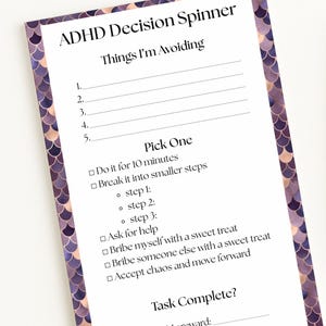 Pode incluir: ADHD Decision Spinner com uma borda estampada roxa e dourada. O papel branco inclui instruções para evitar tarefas e uma lista de opções para escolher, como dividir as tarefas em etapas menores.