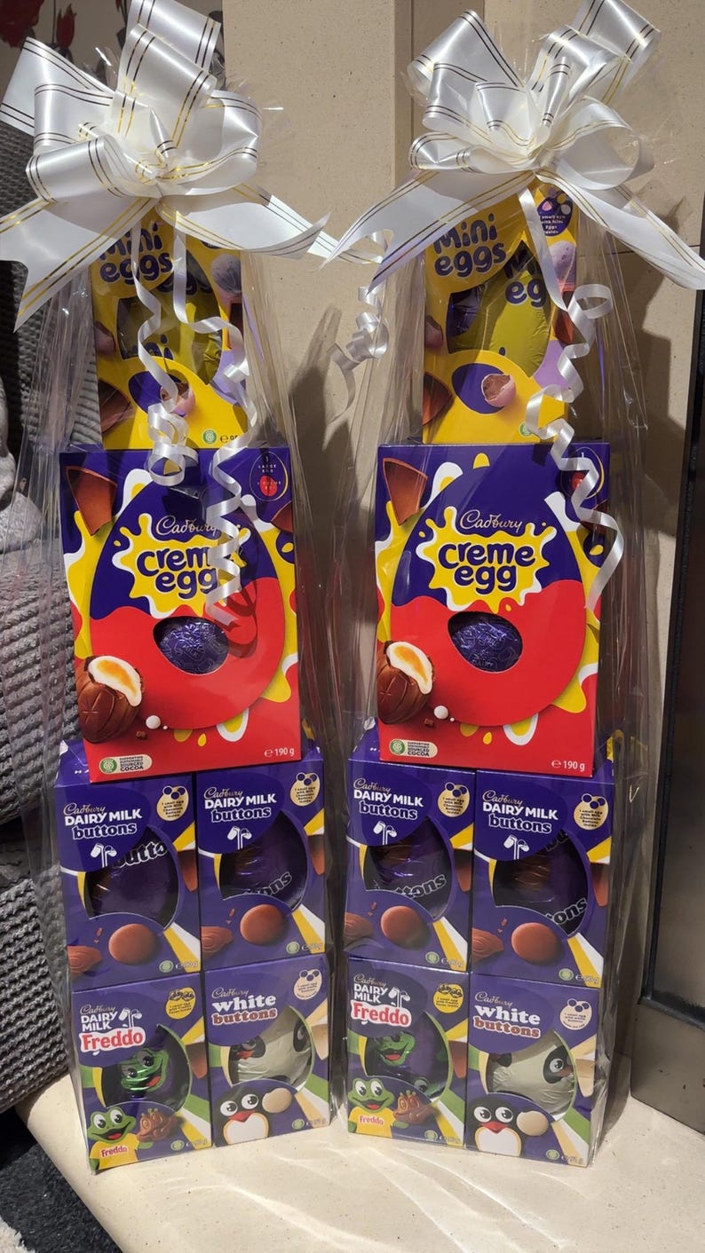 Cesta de ovos de Páscoa empilhados imagem 4